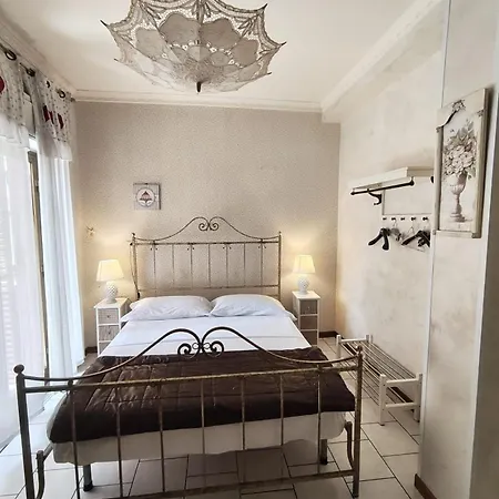 Santa Sofia Couette-café